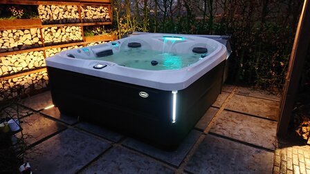 J-475 Jacuzzi