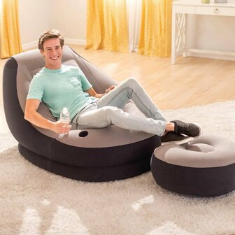 man op loungeset intex