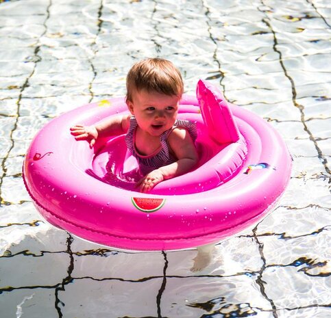 Roze babyfloat met baby